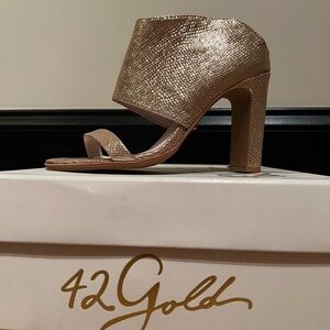 42 Gold Heeled Sandals 7.5 Like New